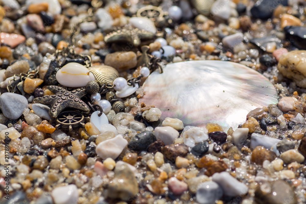 Decoration with a seashell-style seashell on the beach Decoration with a seashell-style seashell on the beach