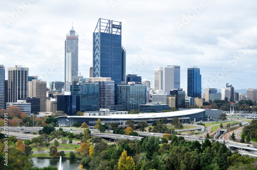 View landscape and cityscape of Perth city from Kings Park and Botanic Garden at Australia © tuayai