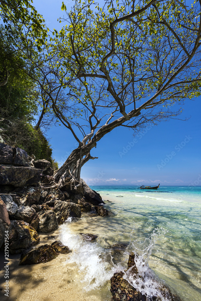 Longtailboot auf Bamboo Island bei Krabi, Thailand Longtailboot auf Bamboo Island bei Krabi, Thailand