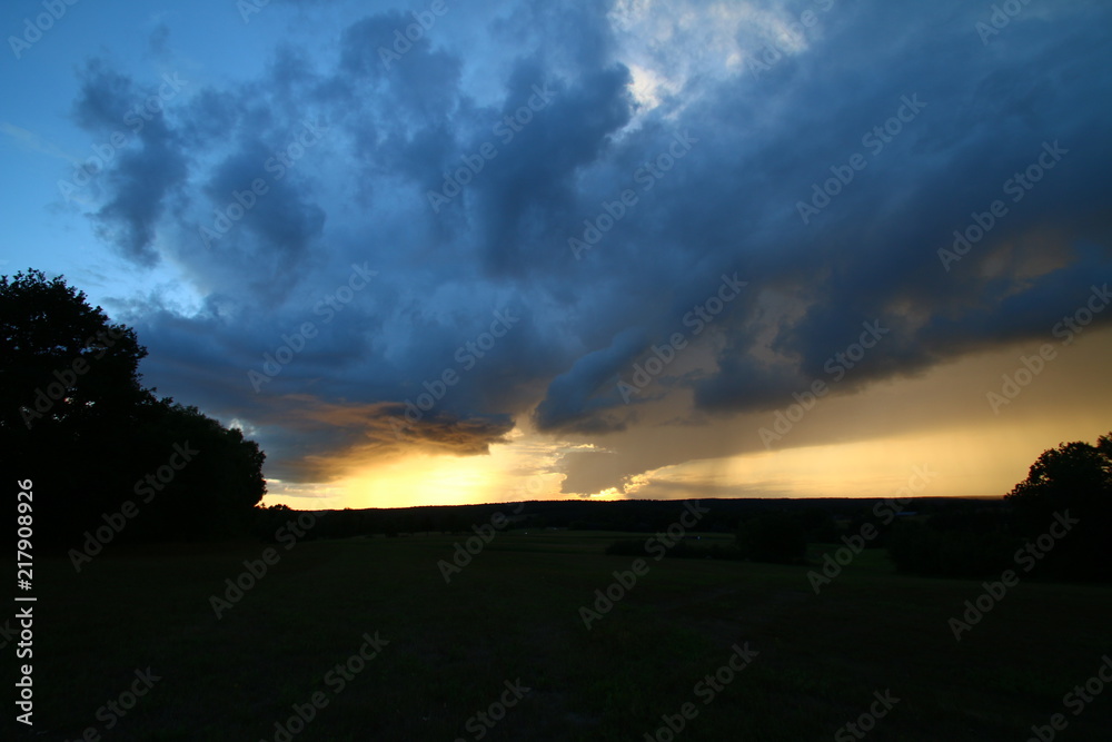 Traumhafter Sonnenuntergang in der Lüneburger Heide Traumhafter Sonnenuntergang in der Lüneburger Heide