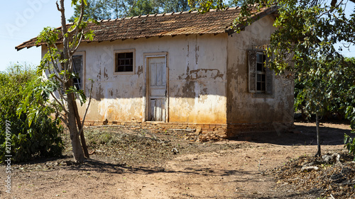 Abandoned house, poorly maintained house, poor house