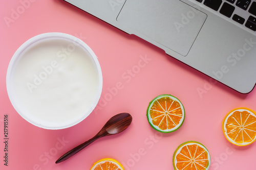 Set yogurt with natural fla...