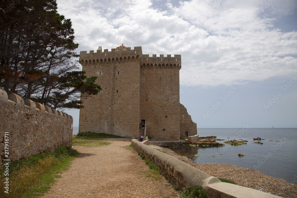 Francia, Cannes,isola di Saint Honorat, il monastero fortificato di Lerino.