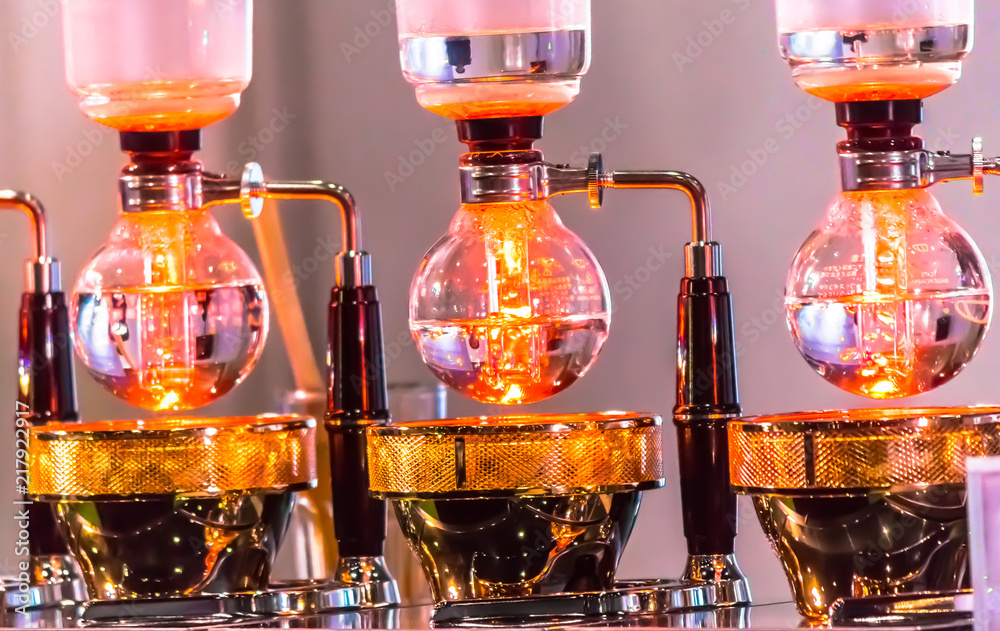 Showcase Syphon Coffee maker by syphonist./ Syphon Coffee or Vacuum Coffee is full immersion