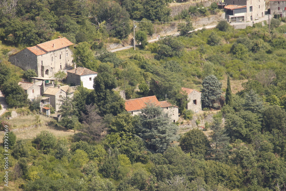 Village de la Rouvierette dans les Cévennes, vue aérienne