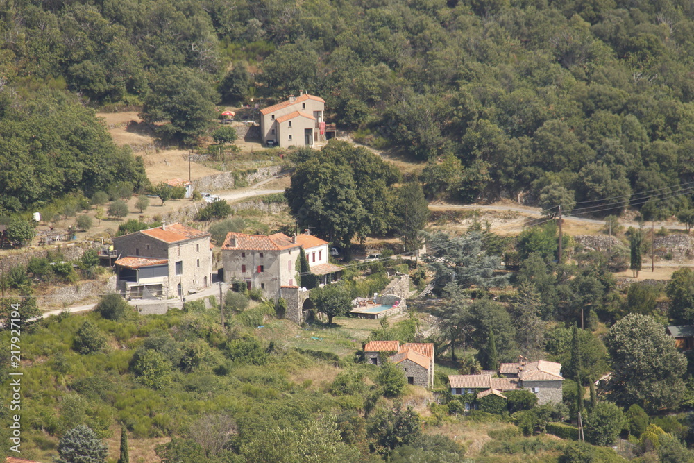 Village de la Rouvierette dans les Cévennes, vue aérienne