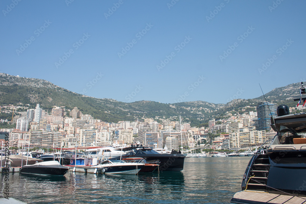 Yachten und Stadtkulisse von Monaco
