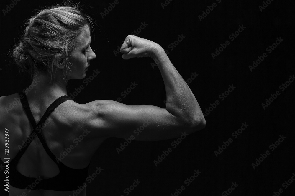 Obraz premium Fit woman with shaped muscles on back in artistic conversion