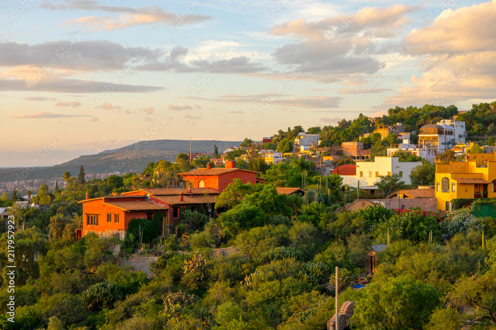 Fototapeta premium San Miguel de Allende view of the town at sunset or twilight
