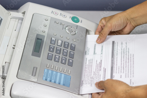 Fotografia hand man are using a fax machine in the office. Business concept