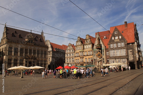 Bremer Marktplatz mit Schütting, Giebelhäusern und Roland