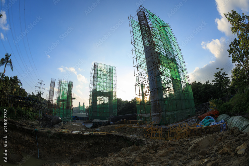 Steel bridge construction with scaffolding and framework Steel bridge construction with scaffolding and framework