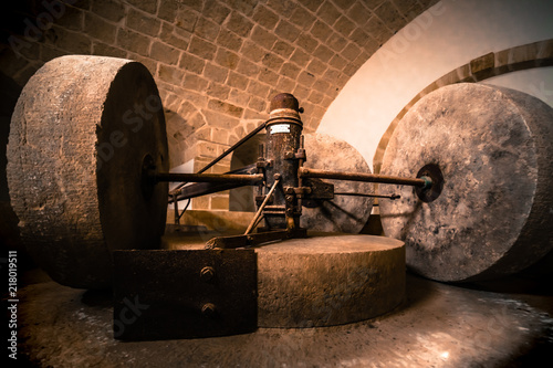 Photography Meule de pierre pour huile d'olive