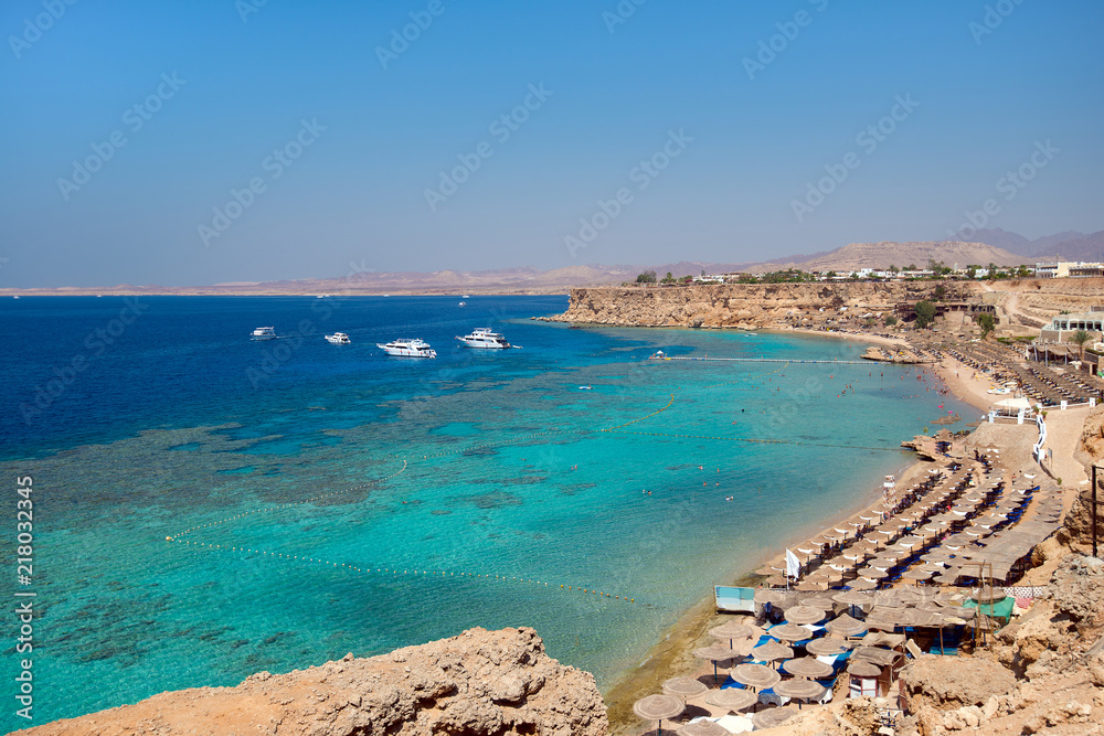 Bay with beaches and coral reefs in Sharm El Sheikh. Sinai, egypt - obrazy, fototapety, plakaty 