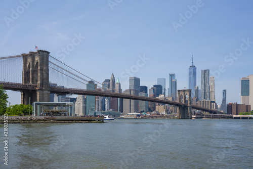 Manhattan skyline and Brooklyn Bridge in daytime © ymgerman