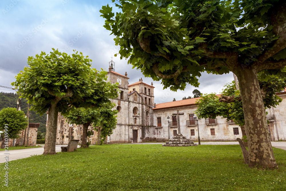 Vista de Cornellana y su monasterio de San Salvador
