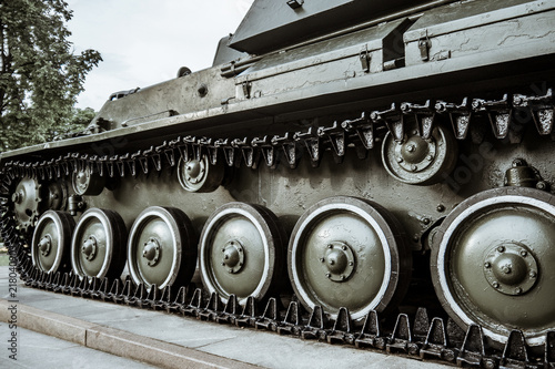 Obraz na płótnie Caterpillars of the old Soviet military machine. In the park there are exhibits of military equipment. w salonie