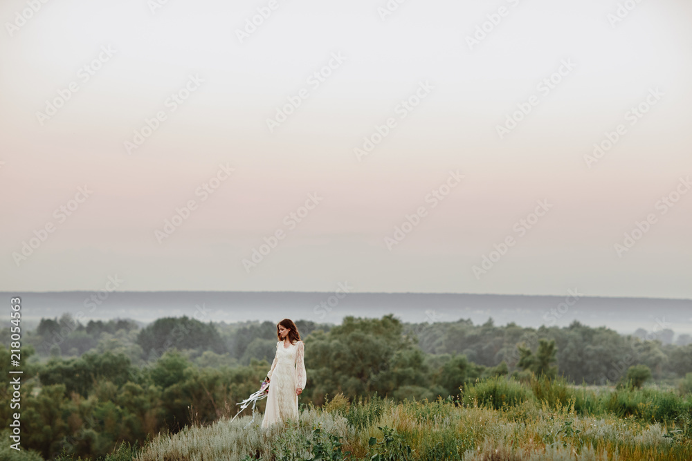Obraz premium Bride on the hill
