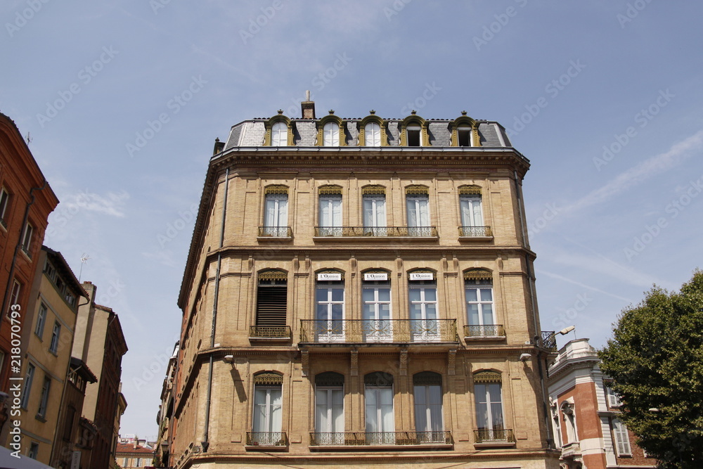 Fototapeta premium Immeuble ancien à Toulouse, Haute-Garonne