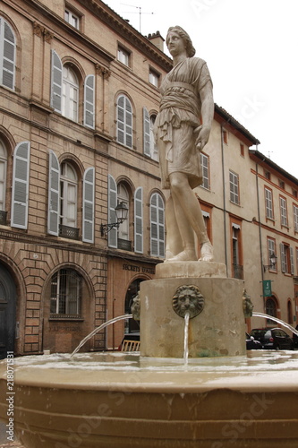Fontaine de la place Sainte Scarbes à Toulouse, Haute-Garonne 