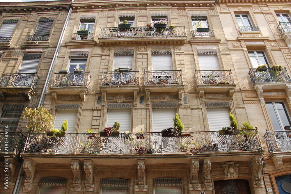 Façade d'immeuble ancien à Toulouse, Haute Garonne Façade d'immeuble ancien à Toulouse, Haute Garonne