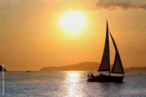 Sailboat sailing © willbrasil21