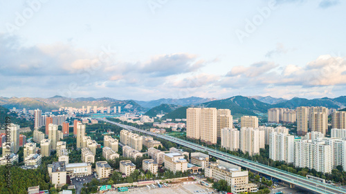 Lingxiucheng Community is a very hugh community in Jinan and it contains at least 100 thousand people here.