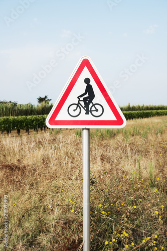 cyclisme vélo rouler transport réservé piste cyclable uniquement signalétique panneau campagne écologique environnement