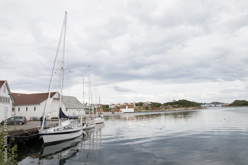 Fototapeta premium beautiful large sailboat at the pier 