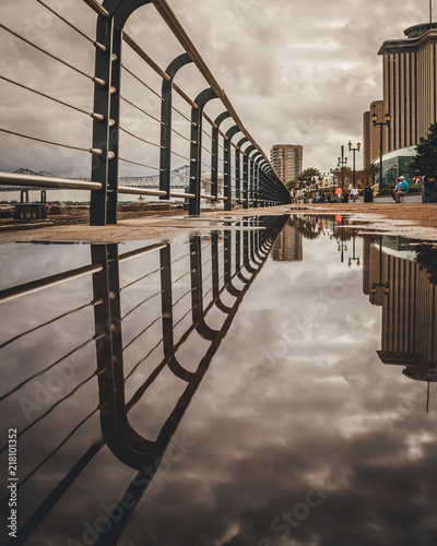 Obraz na płótnie reflections in the puddle w salonie