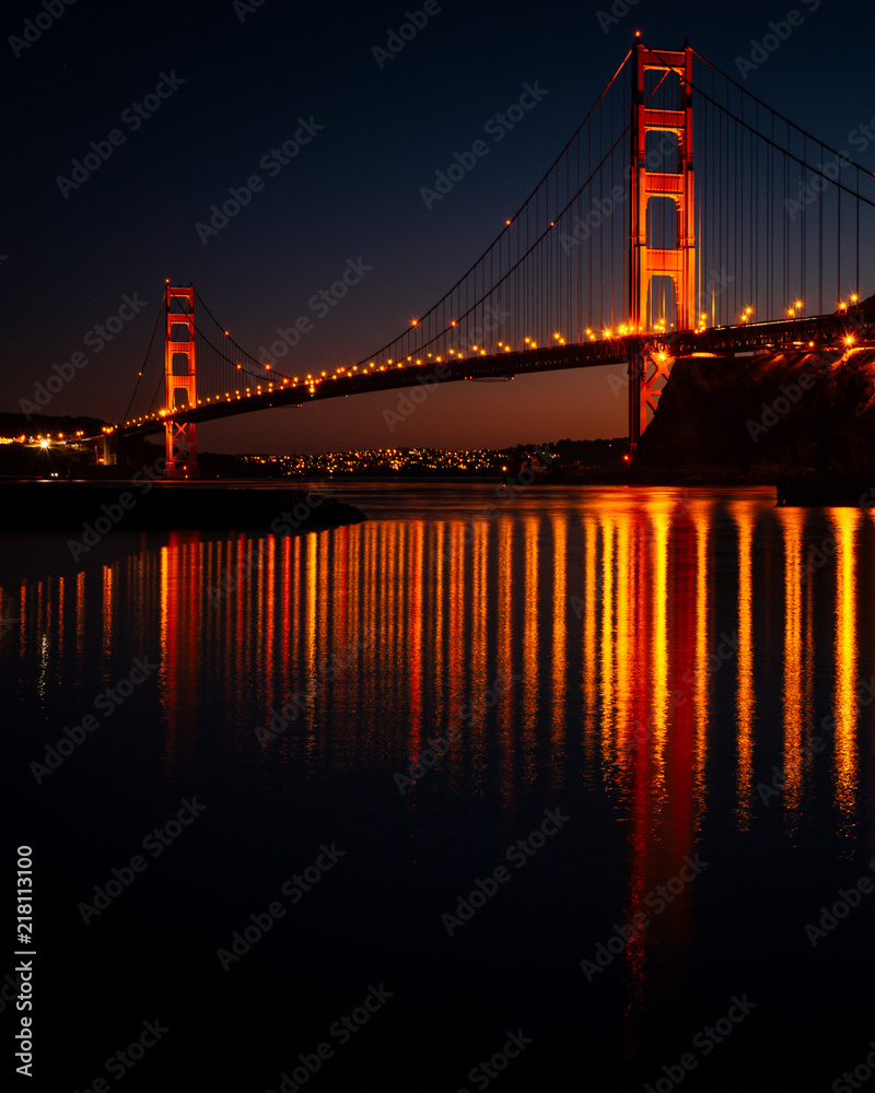 Fototapeta premium Sunset behind the Golden Gate Bridge