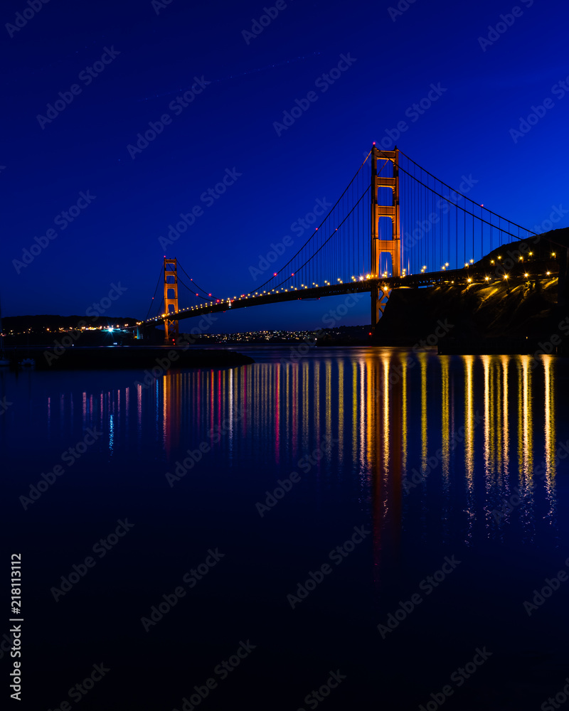 Sunset behind the Golden Gate Bridge Sunset behind the Golden Gate Bridge
