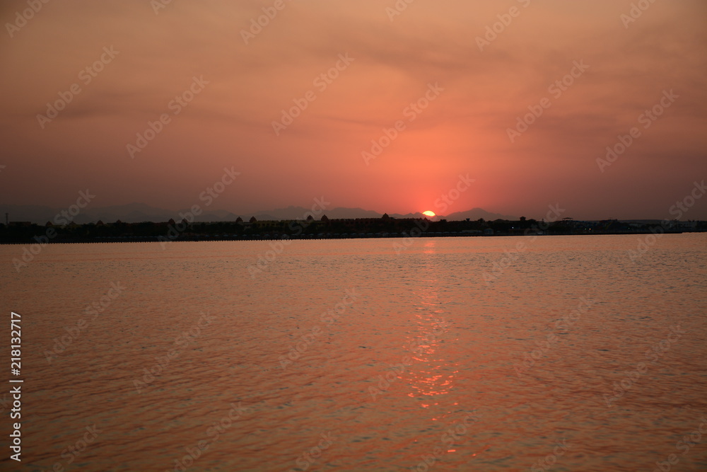 Naklejka premium Beautiful sunset at the beach 