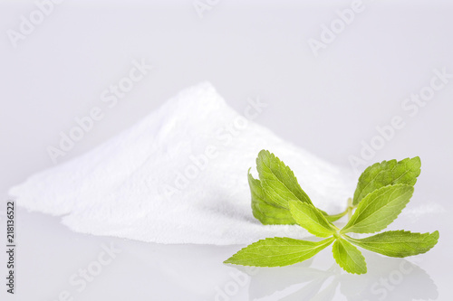 Stevia leaf extract powder - Stevia rebaudiana photo