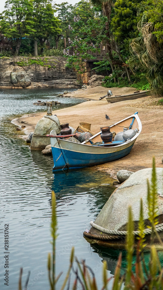 Obraz premium Old boat abandoned in the river