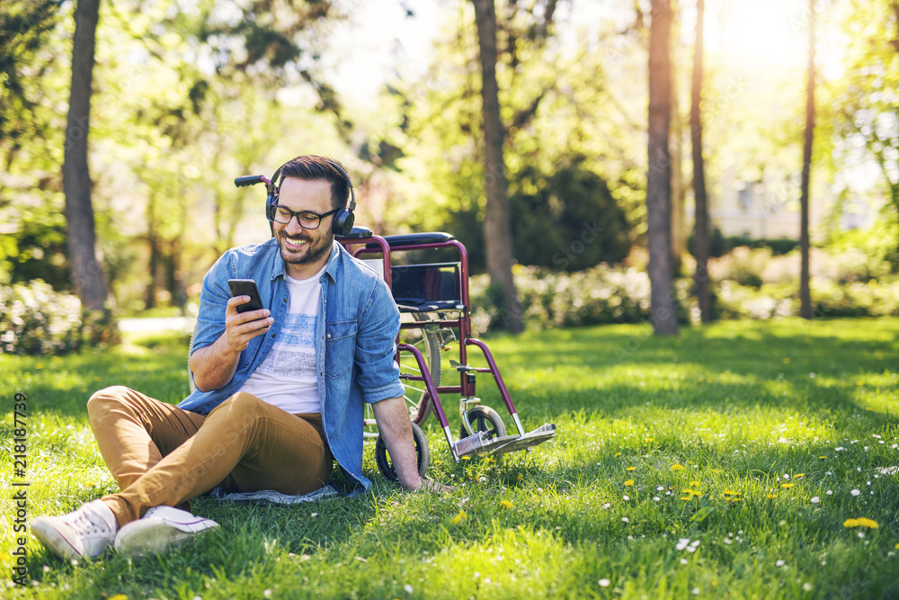 Fotografie Handicapped man enjoying music