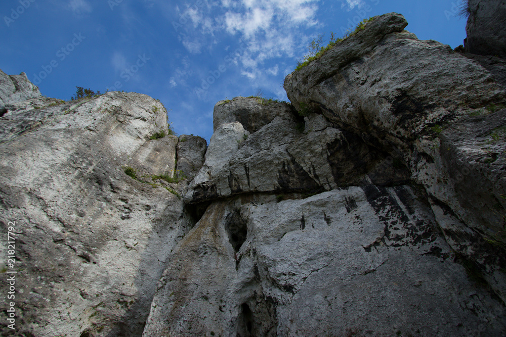 rock against the blue sky, Jura Krakowsko-Częstochowska - makroregion geograficzny położony w południowej Polsce