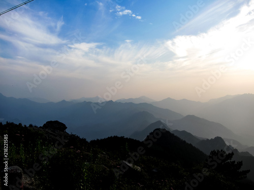 A Gorgeous View of the Mountains © hunterbliss