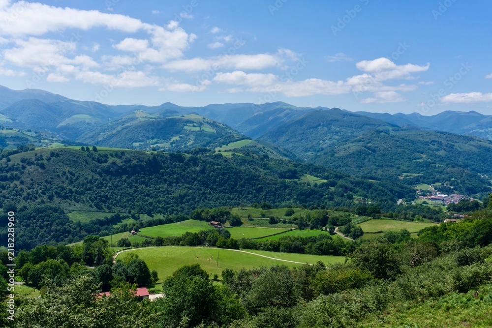 Paisaje del valle del Baztan en Navarra