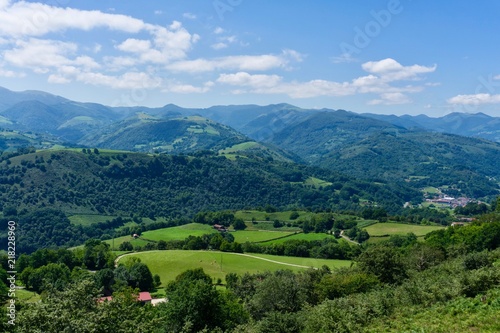 Fototapeta Naklejka Na Ścianę i Meble -  Paisaje del valle del Baztan en Navarra