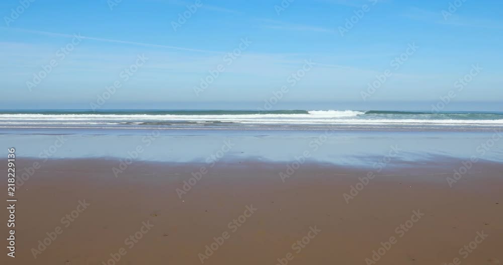 4k motion video. Approaching seaside of Cantabrian Sea from the sand of Vega Beach next to Ribadesella, Asturias, Spain, Europe
4k motion video. Approaching seaside of Cantabrian Sea from the sand of Vega Beach next to Ribadesella, Asturias, Spain, Europe