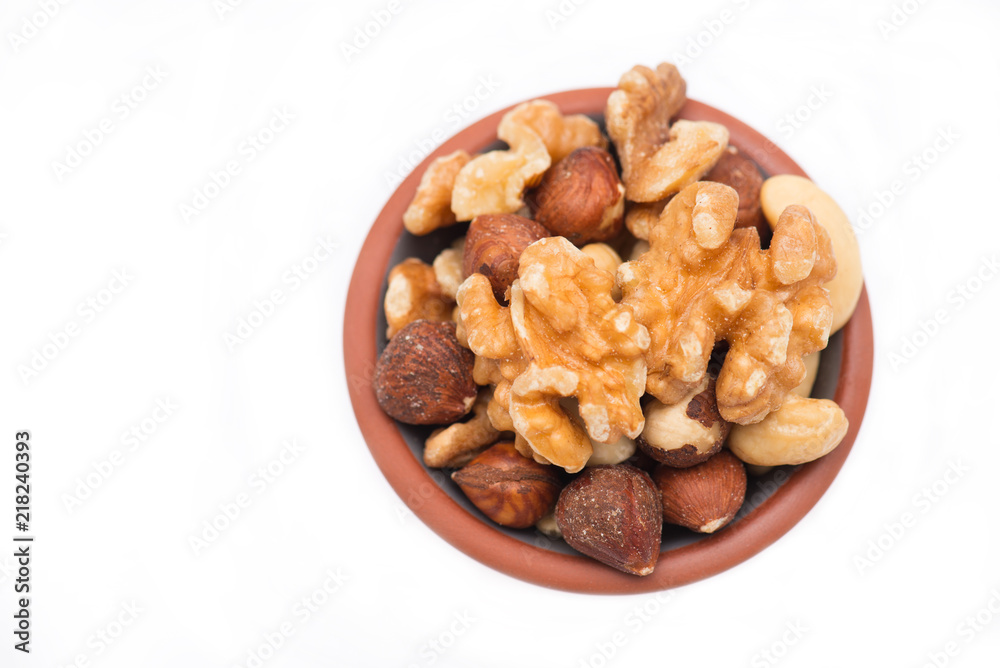 Nußmischung mit Hazelnüssen, Mandeln, Walnüssen und Cashewkernen Nußmischung mit Hazelnüssen, Mandeln, Walnüssen und Cashewkernen