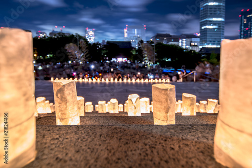 Bilde på lerret Handmade paper lanterns illuminating the steps of the Zojoji temple near the Tokyo Tower during Tanabata Day on July 7th
