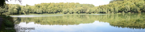 spiegelnder Waldsee, Holzmaar photo