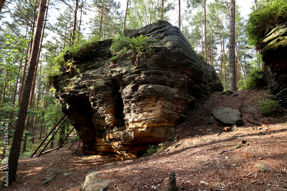 Unique red rocks in Poland, Skałki Piekło pod Niekłaniem Unique red rocks in Poland, Skałki Piekło pod Niekłaniem