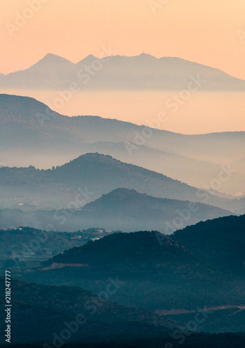 Amanecer brumoso con vistas al Desierto de las Palmas, visto desde la Sierra Calderona de Valencia