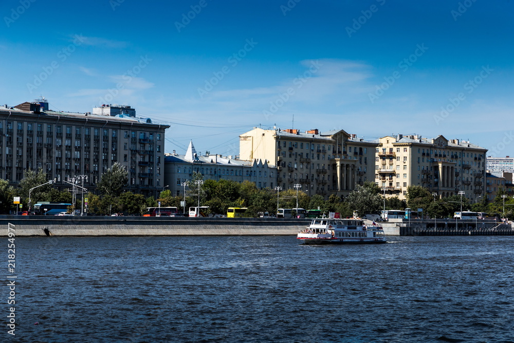Obraz premium River boat on the Moscow river, Moscow, Russia