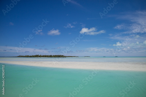 Fototapeta Naklejka Na Ścianę i Meble -  Tropical island and lagoon, South Pacific