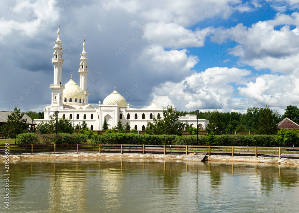 The view of the pond and the White Mosque.