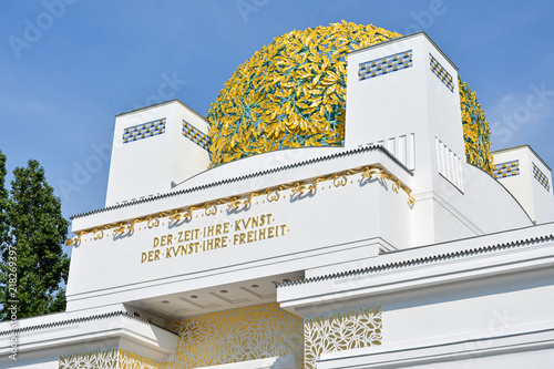 Foto Golden dome of Vienna Secession building. August 2018